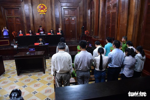 Buôn thuốc ung thư giả, cựu tổng giám đốc VN Pharma lãnh 17 năm tù - Ảnh 5. Buôn thuốc ung thư giả, cựu tổng giám đốc VN Pharma lãnh 17 năm tù - Ảnh 5.