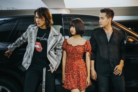 Là bạn không thể yêu của Lou Hoàng vào Top 1 trending Youtube - Ảnh 1. Là bạn không thể yêu của Lou Hoàng vào Top 1 trending Youtube - Ảnh 1.
