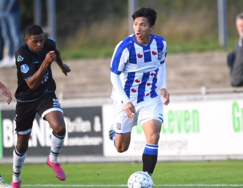 Văn Hậu đá trọn 90 phút, chơi năng nổ giúp Jong Heerenveen giành 1 điểm - Ảnh 1. Văn Hậu đá trọn 90 phút, chơi năng nổ giúp Jong Heerenveen giành 1 điểm - Ảnh 1.