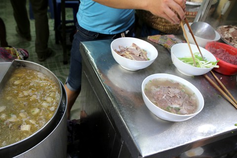 Có gì hào sảng và thân thương hơn tô phở Sài Gòn? - Ảnh 2. Có gì hào sảng và thân thương hơn tô phở Sài Gòn? - Ảnh 2.
