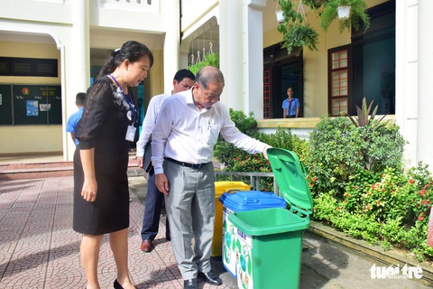 Chủ tịch tỉnh rủ giám đốc sở đột xuất đi dự giờ lớp 9 - Ảnh 3. Chủ tịch tỉnh rủ giám đốc sở đột xuất đi dự giờ lớp 9 - Ảnh 3.