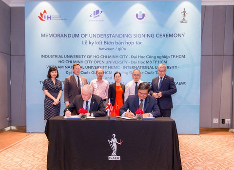 Đại học Mở TP.HCM ký kết biên bản hợp tác với ICAEW - Ảnh 1. Đại học Mở TP.HCM ký kết biên bản hợp tác với ICAEW - Ảnh 1.