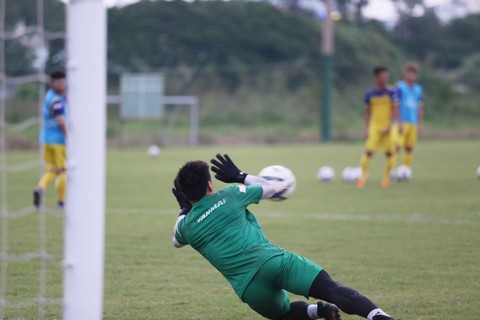 U22 Việt Nam và U22 UAE ngó nhau tập luyện do... chung sân - Ảnh 6. U22 Việt Nam và U22 UAE ngó nhau tập luyện do... chung sân - Ảnh 6.