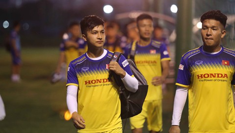 U22 Việt Nam và U22 UAE ngó nhau tập luyện do... chung sân - Ảnh 11. U22 Việt Nam và U22 UAE ngó nhau tập luyện do... chung sân - Ảnh 11.