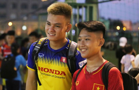 U22 Việt Nam và U22 UAE ngó nhau tập luyện do... chung sân - Ảnh 12. U22 Việt Nam và U22 UAE ngó nhau tập luyện do... chung sân - Ảnh 12.