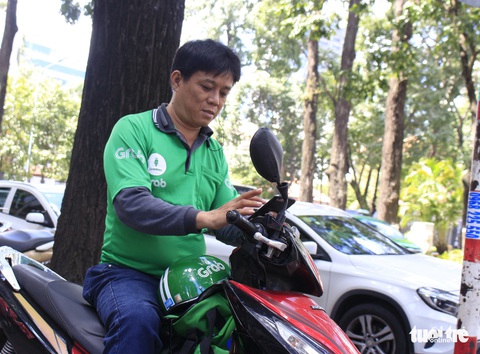 Anh tài xế Grab hát cho khách nghe - Ảnh 3. Anh tài xế Grab hát cho khách nghe - Ảnh 3.