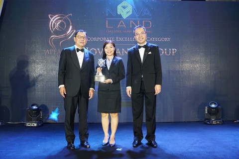 Novaland nhận giải thưởng doanh nghiệp Việt Nam xuất sắc châu Á 2019 - Ảnh 1. Novaland nhận giải thưởng doanh nghiệp Việt Nam xuất sắc châu Á 2019 - Ảnh 1.