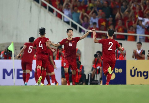 FOX Sports khen Quang Hải, nhận định Việt Nam vượt trội Malaysia - Ảnh 3. FOX Sports khen Quang Hải, nhận định Việt Nam vượt trội Malaysia - Ảnh 3.
