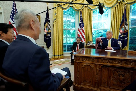 Mỹ-Trung nhất trí thỏa thuận ‘giai đoạn 1’, ông Trump tạm ngừng tăng phạt thuế - Ảnh 1. Mỹ-Trung nhất trí thỏa thuận ‘giai đoạn 1’, ông Trump tạm ngừng tăng phạt thuế - Ảnh 1.