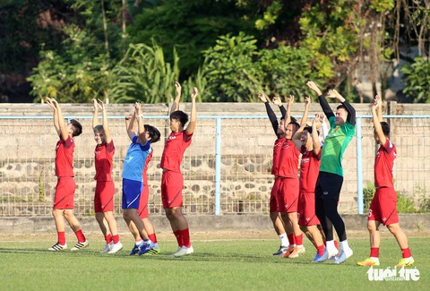 Tuyển Việt Nam ngồi cả tiếng đồng hồ trên xe buýt để đến sân tập ở Bali - Ảnh 5. Tuyển Việt Nam ngồi cả tiếng đồng hồ trên xe buýt để đến sân tập ở Bali - Ảnh 5.