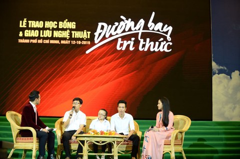 Tiếp sức hơn 19.600 sinh viên nghèo trên đường bay tri thức - Ảnh 7. Tiếp sức hơn 19.600 sinh viên nghèo trên đường bay tri thức - Ảnh 7.