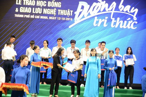 Tiếp sức hơn 19.600 sinh viên nghèo trên đường bay tri thức - Ảnh 11. Tiếp sức hơn 19.600 sinh viên nghèo trên đường bay tri thức - Ảnh 11.