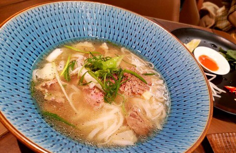 Hoa hậu Hương Giang mở nhà hàng phở Việt ở Hàng Châu, Trung Quốc - Ảnh 3. Hoa hậu Hương Giang mở nhà hàng phở Việt ở Hàng Châu, Trung Quốc - Ảnh 3.