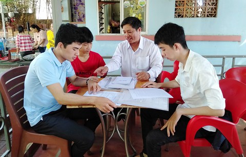 Học bổng tiếp sức đến trường - bệ phóng cho tuổi 18 - Ảnh 1. Học bổng tiếp sức đến trường - bệ phóng cho tuổi 18 - Ảnh 1.