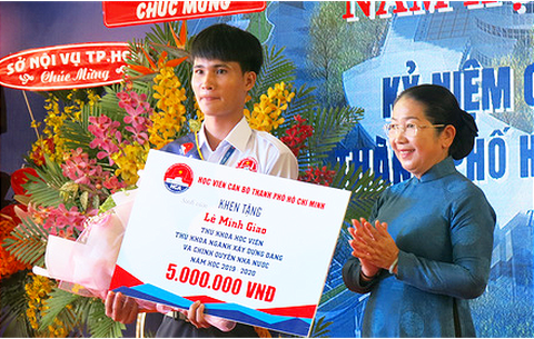 Tiếp nhận hơn 400 triệu đồng hỗ trợ sinh viên Học viện Cán bộ TP.HCM - Ảnh 1. Tiếp nhận hơn 400 triệu đồng hỗ trợ sinh viên Học viện Cán bộ TP.HCM - Ảnh 1.