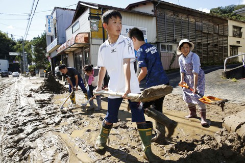 Người già, người trẻ Nhật không ai than khóc với thảm họa Hagibis - Ảnh 10. Người già, người trẻ Nhật không ai than khóc với thảm họa Hagibis - Ảnh 10.