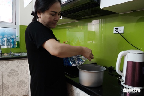 Dân Linh Đàm chật vật lo nước sạch sau 3 ngày nước máy vẫn khó ngửi - Ảnh 5. Dân Linh Đàm chật vật lo nước sạch sau 3 ngày nước máy vẫn khó ngửi - Ảnh 5.