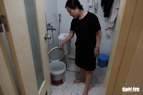 Dân Linh Đàm chật vật lo nước sạch sau 3 ngày nước máy vẫn khó ngửi - Ảnh 6. Dân Linh Đàm chật vật lo nước sạch sau 3 ngày nước máy vẫn khó ngửi - Ảnh 6.