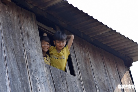 Lên nóc Xơ Rơ ngắm đàn dê đi quanh  - Ảnh 8.