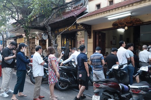 Đến Hà Nội, đừng bỏ qua ba quán phở trứ danh này - Ảnh 5. Đến Hà Nội, đừng bỏ qua ba quán phở trứ danh này - Ảnh 5.