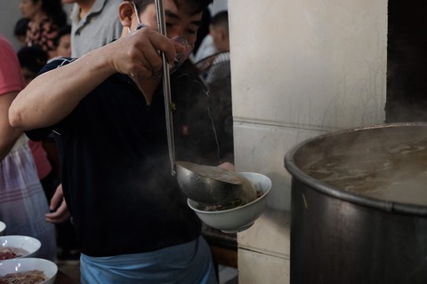 Đến Hà Nội, đừng bỏ qua ba quán phở trứ danh này - Ảnh 6. Đến Hà Nội, đừng bỏ qua ba quán phở trứ danh này - Ảnh 6.