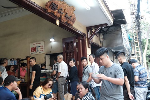 Đến Hà Nội, đừng bỏ qua ba quán phở trứ danh này - Ảnh 7. Đến Hà Nội, đừng bỏ qua ba quán phở trứ danh này - Ảnh 7.