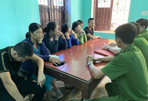 Quảng Bình tạm giữ 25 người về hành vi đánh bạc qua mạng - Ảnh 1. Quảng Bình tạm giữ 25 người về hành vi đánh bạc qua mạng - Ảnh 1.
