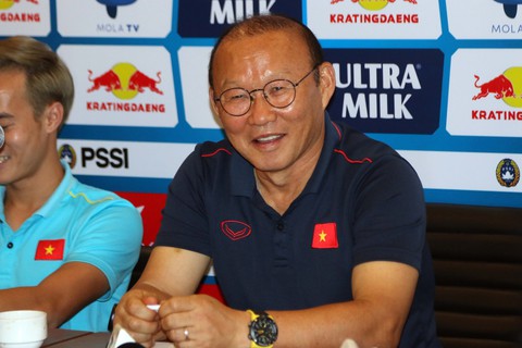 HLV Park Hang Seo: Tuấn Anh không ra sân, Quang Hải có thể đá thay ở tuyến giữa - Ảnh 1. HLV Park Hang Seo: Tuấn Anh không ra sân, Quang Hải có thể đá thay ở tuyến giữa - Ảnh 1.