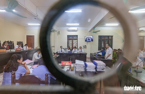 Xét xử gian lận thi cử tại Hà Giang: Cái giá bị cáo phải trả là quá đắt - Ảnh 1. Xét xử gian lận thi cử tại Hà Giang: Cái giá bị cáo phải trả là quá đắt - Ảnh 1.