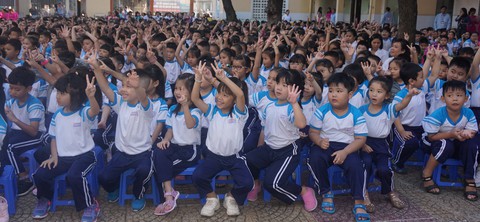Phát động phong trào giáo viên cùng học tiếng Anh với học sinh - Ảnh 2. Phát động phong trào giáo viên cùng học tiếng Anh với học sinh - Ảnh 2.