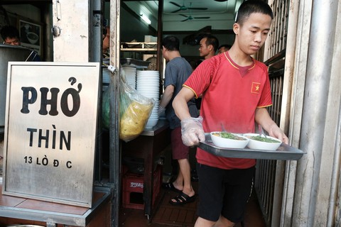 Đến Hà Nội, đừng bỏ qua ba quán phở trứ danh này - Ảnh 2. Đến Hà Nội, đừng bỏ qua ba quán phở trứ danh này - Ảnh 2.