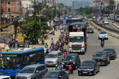Nỗi ám ảnh kẹt xe, tai nạn ở quốc lộ 22 - Ảnh 1. Nỗi ám ảnh kẹt xe, tai nạn ở quốc lộ 22 - Ảnh 1.