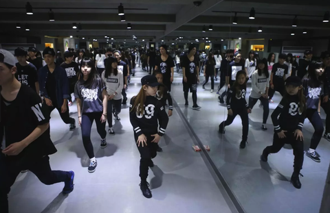Thực tập sinh tại Kpop có phải là giấc mơ xa vời? - Ảnh 4. Thực tập sinh tại Kpop có phải là giấc mơ xa vời? - Ảnh 4.