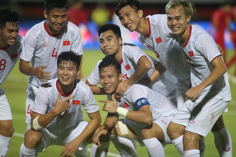 Việt Nam thắng Indonesia 3-1 trên sân khách ở vòng loại World Cup 2022 - Ảnh 1. Việt Nam thắng Indonesia 3-1 trên sân khách ở vòng loại World Cup 2022 - Ảnh 1.