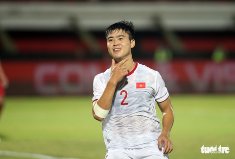 Nụ cười trẻ thơ của Duy Mạnh khi mở tỉ số cho tuyển VN - Ảnh 3. Nụ cười trẻ thơ của Duy Mạnh khi mở tỉ số cho tuyển VN - Ảnh 3.