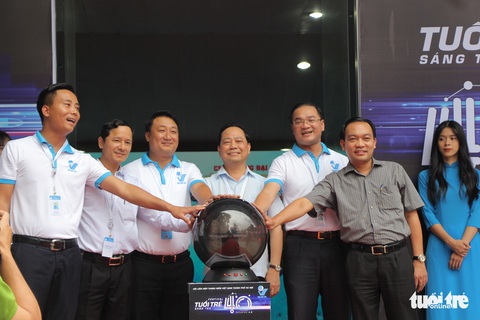 Xe đua F1, máy bay không người lái xuất hiện tại Đại hội Hội liên hiệp thanh niên Hà Nội - Ảnh 1. Xe đua F1, máy bay không người lái xuất hiện tại Đại hội Hội liên hiệp thanh niên Hà Nội - Ảnh 1.