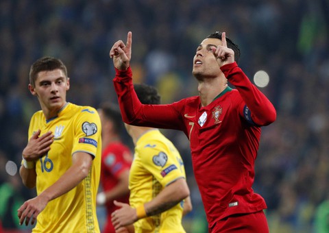 Bồ Đào Nha thất bại trong ngày Ronaldo có bàn thắng thứ 700 - Ảnh 1. Bồ Đào Nha thất bại trong ngày Ronaldo có bàn thắng thứ 700 - Ảnh 1.
