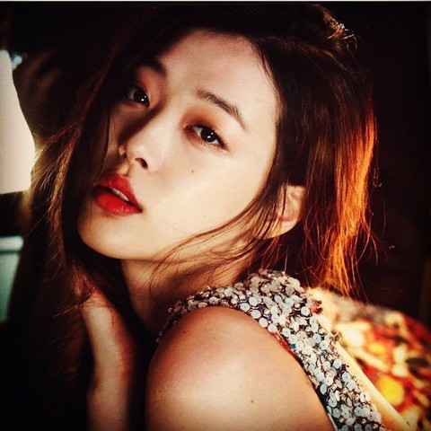 Sulli treo cổ tự tử: bi kịch dạy làm thần tượng, ai dạy làm người - Ảnh 1. Sulli treo cổ tự tử: bi kịch dạy làm thần tượng, ai dạy làm người - Ảnh 1.