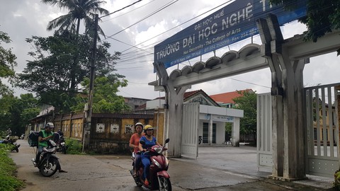 Tuyển sinh khó, trường đơn phương chấm dứt hợp đồng với giảng viên - Ảnh 1. Tuyển sinh khó, trường đơn phương chấm dứt hợp đồng với giảng viên - Ảnh 1.
