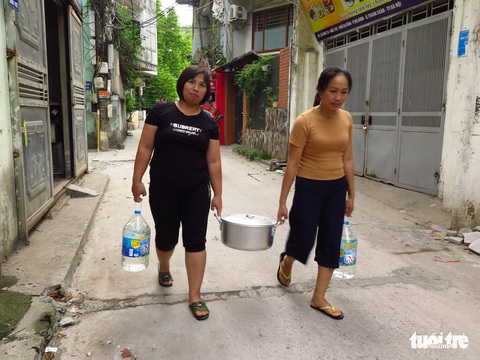 Chưa hoàn hồn vụ cháy Rạng Đông, dân Hạ Đình lại khổ vì nước - Ảnh 5. Chưa hoàn hồn vụ cháy Rạng Đông, dân Hạ Đình lại khổ vì nước - Ảnh 5.