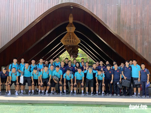 Văn Hậu, Công Phượng, Văn Lâm chia tay các đồng đội rời Bali - Ảnh 5. Văn Hậu, Công Phượng, Văn Lâm chia tay các đồng đội rời Bali - Ảnh 5.