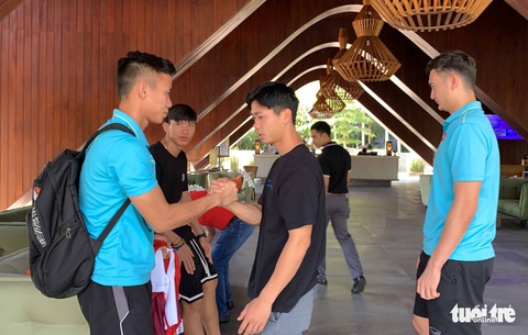 Văn Hậu, Công Phượng, Văn Lâm chia tay các đồng đội rời Bali - Ảnh 10. Văn Hậu, Công Phượng, Văn Lâm chia tay các đồng đội rời Bali - Ảnh 10.
