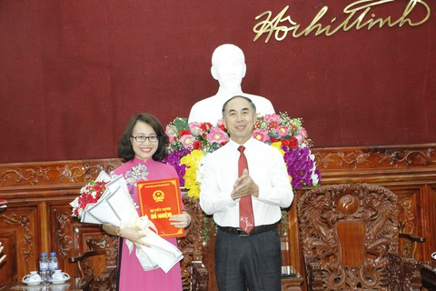 Bà Nguyễn Thị Minh Nhâm làm GĐ - TBT Đài PT-TH và báo Bình Phước - Ảnh 1. Bà Nguyễn Thị Minh Nhâm làm GĐ - TBT Đài PT-TH và báo Bình Phước - Ảnh 1.