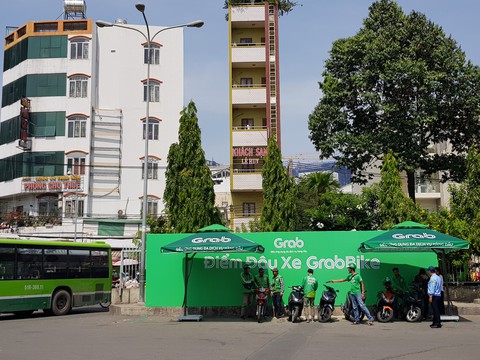 Bến xe Miền Đông có khu vực đón trả khách cho GrabBike - Ảnh 1. Bến xe Miền Đông có khu vực đón trả khách cho GrabBike - Ảnh 1.