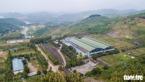 Nơi khởi nguồn sự cố nước sông Đà, mùi dầu thải vẫn xộc lên từ khe suối - Ảnh 10. Nơi khởi nguồn sự cố nước sông Đà, mùi dầu thải vẫn xộc lên từ khe suối - Ảnh 10.