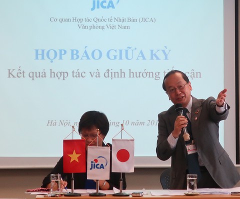 JICA lo công ty Trung Quốc tràn sang Việt Nam vì chiến tranh thương mại - Ảnh 1. JICA lo công ty Trung Quốc tràn sang Việt Nam vì chiến tranh thương mại - Ảnh 1.