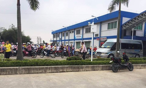 Nghi trúng khí độc, 4 ngày liên tiếp 125 công nhân phải đi cấp cứu - Ảnh 1. Nghi trúng khí độc, 4 ngày liên tiếp 125 công nhân phải đi cấp cứu - Ảnh 1.