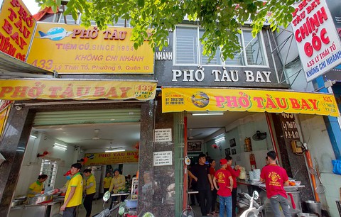 Sài Gòn có phở Tàu Bay, ăn tô xe lửa cả ngày... chán cơm - Ảnh 2. Sài Gòn có phở Tàu Bay, ăn tô xe lửa cả ngày... chán cơm - Ảnh 2.