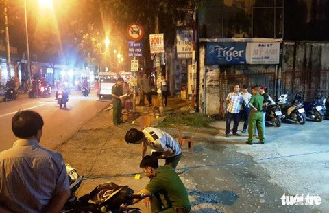Nghi can đâm chết người sau va chạm xe máy ở quận Bình Tân ra đầu thú - Ảnh 1. Nghi can đâm chết người sau va chạm xe máy ở quận Bình Tân ra đầu thú - Ảnh 1.