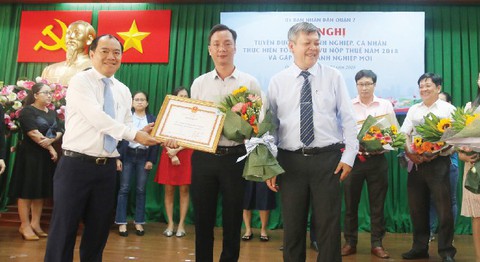 Khải Hoàn Land được tuyên dương về việc thực hiện tốt nghĩa vụ thuế 2018 - Ảnh 1. Khải Hoàn Land được tuyên dương về việc thực hiện tốt nghĩa vụ thuế 2018 - Ảnh 1.